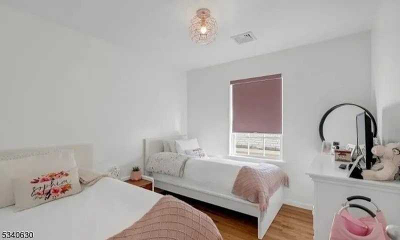 1031 Fanny St #1 - Photo 4 of 11