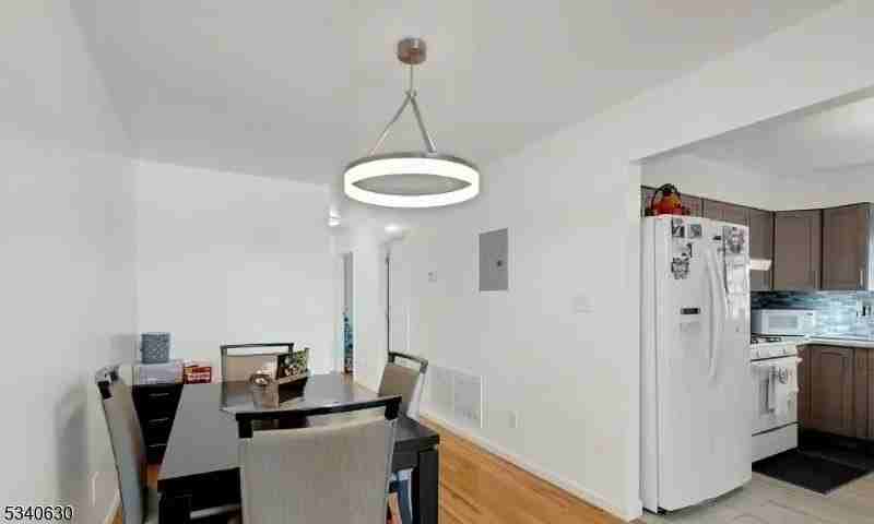 1031 Fanny St #1 - Photo 6 of 11