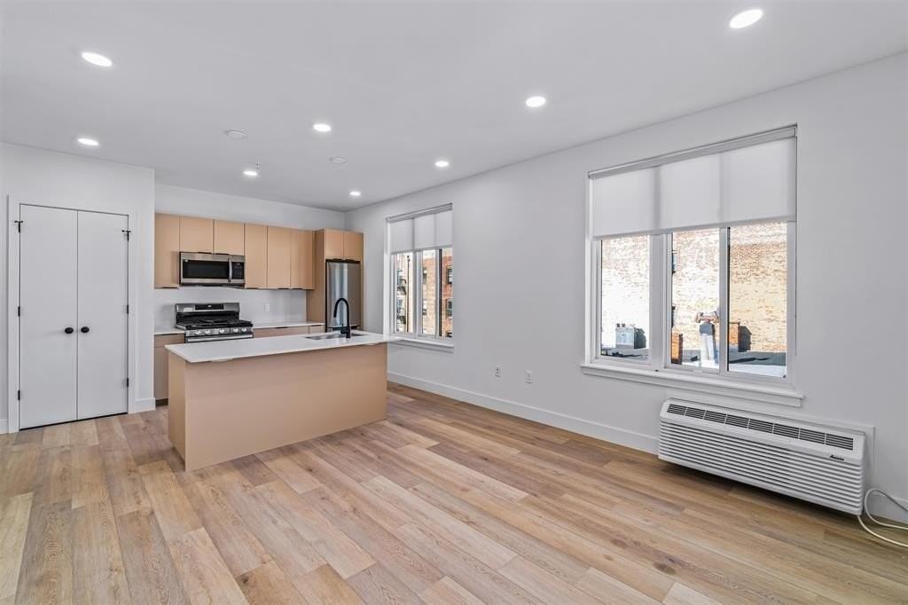 293 Fairmount Avenue #502 - Photo 6 of 12