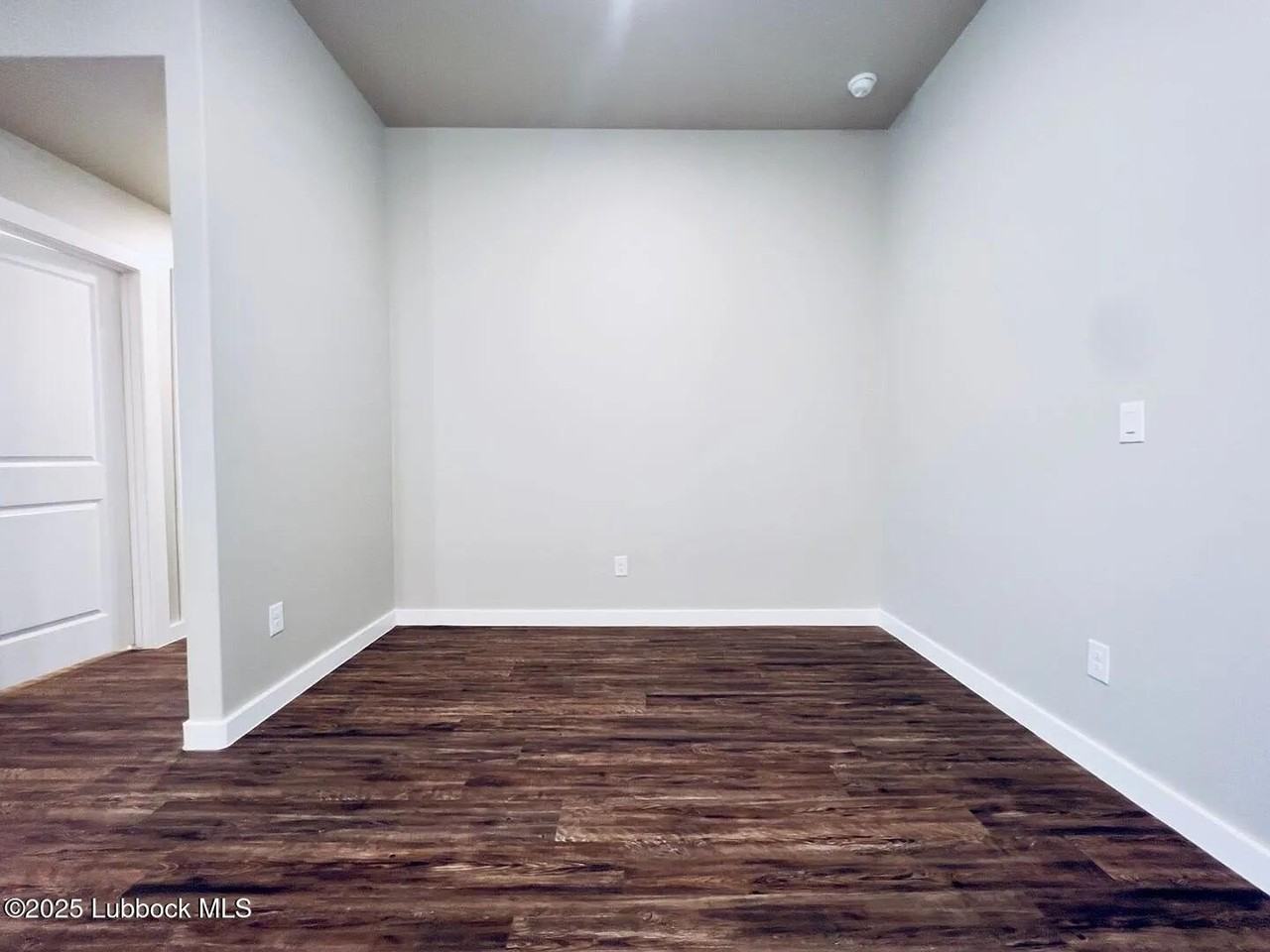 2121 N Avenue L - Photo 3 of 9