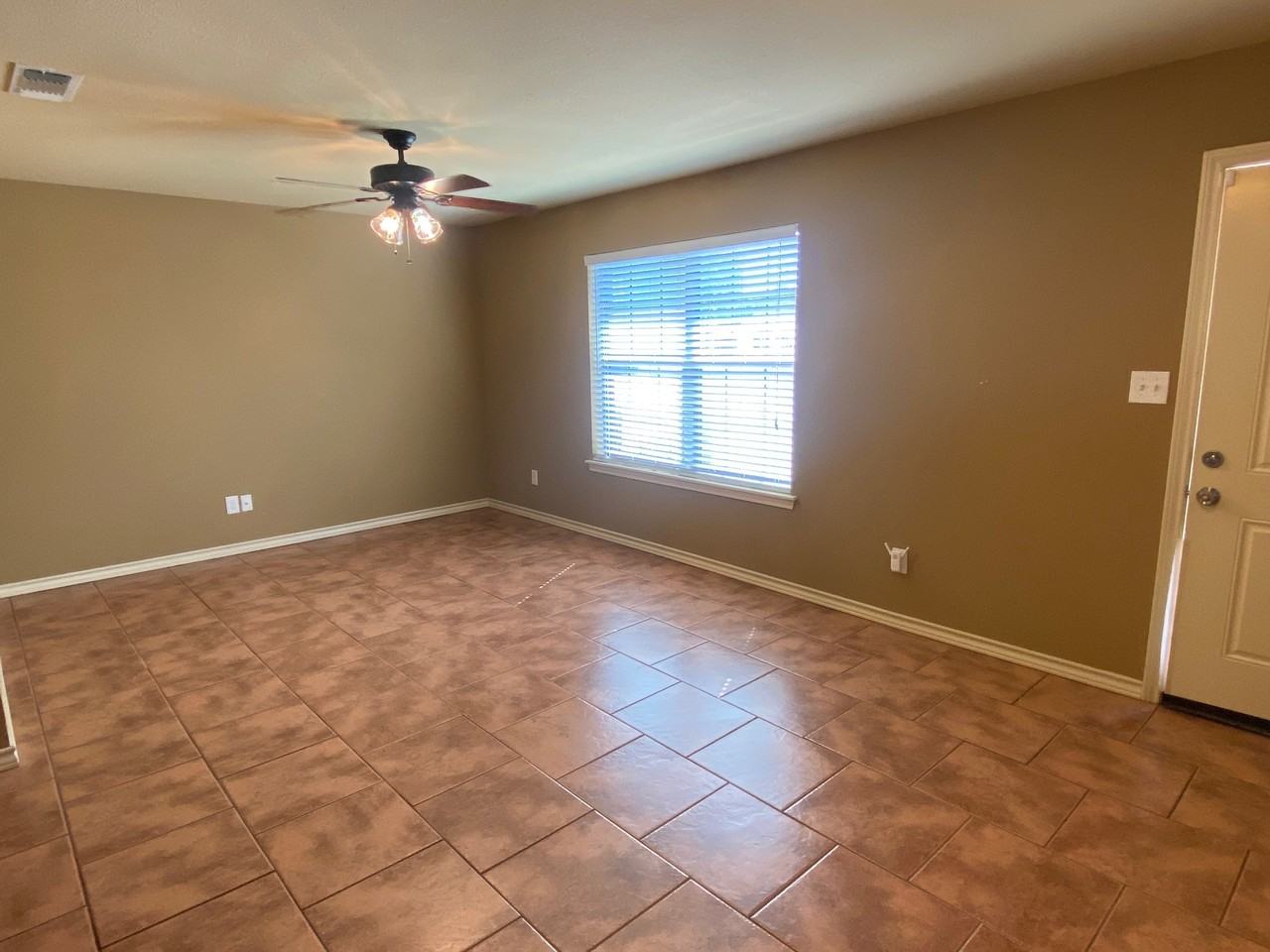 209 East 37th Street-JLR - Photo 4 of 18