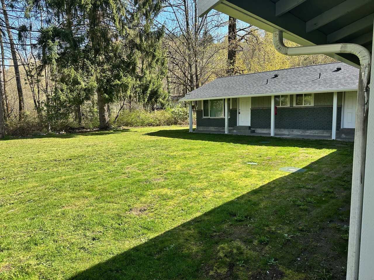 Riverside Manor - Photo 2 of 37