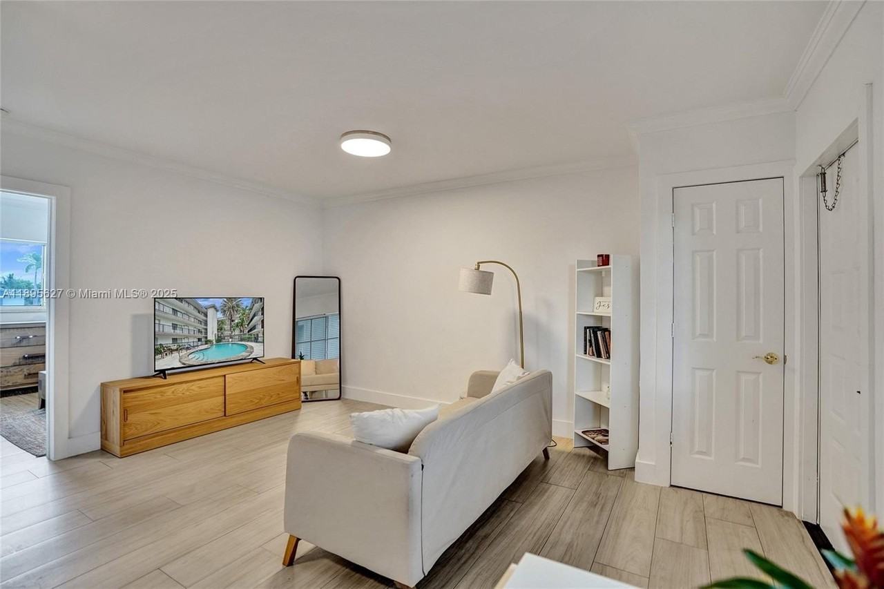 924 Se 2nd St #32 - Photo 2 of 15