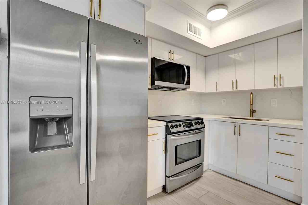 924 Se 2nd St #32 - Photo 5 of 15