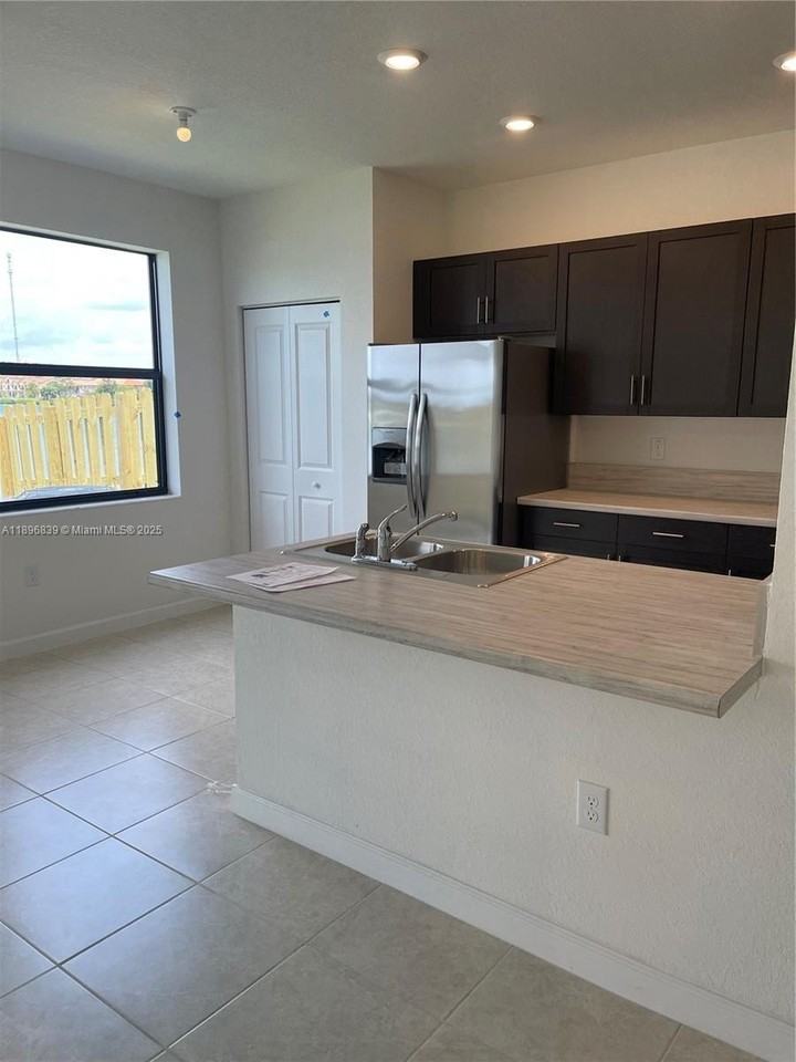 20588 Ne 5th Pl - Photo 7 of 28