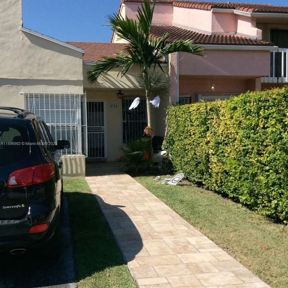 1236 Sw 104th Ct - Photo 2 of 17