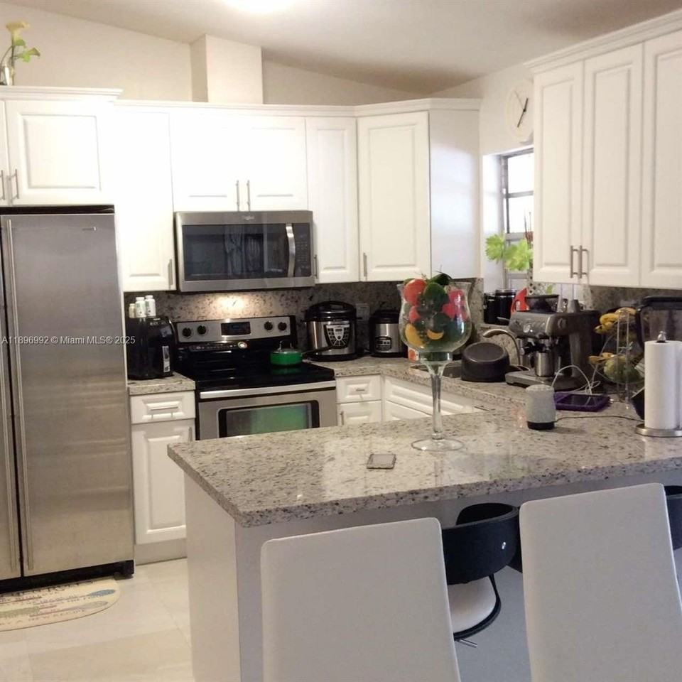 1236 Sw 104th Ct - Photo 4 of 17