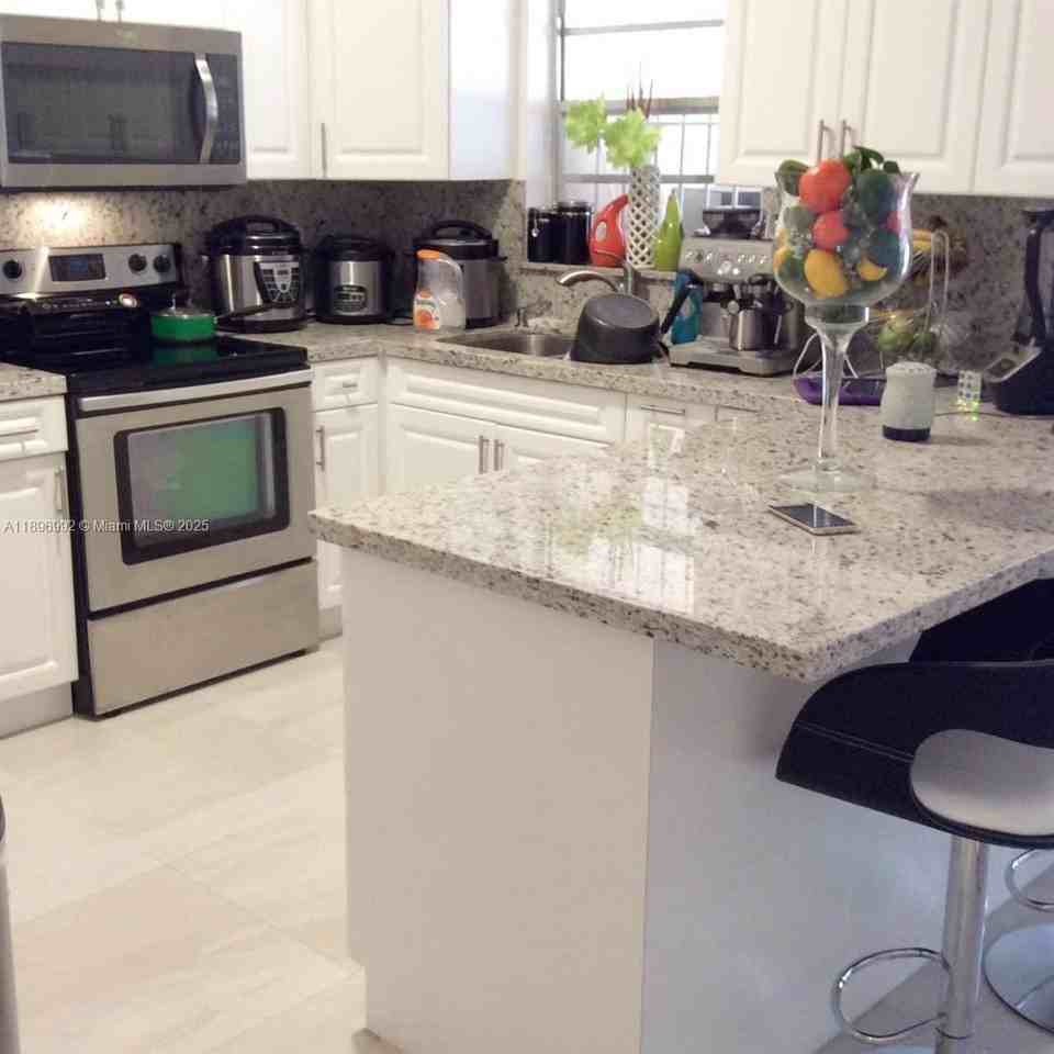 1236 Sw 104th Ct - Photo 5 of 17