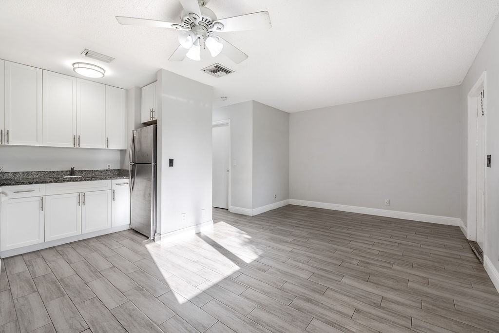 4953 Freedom Circle - Photo 4 of 19