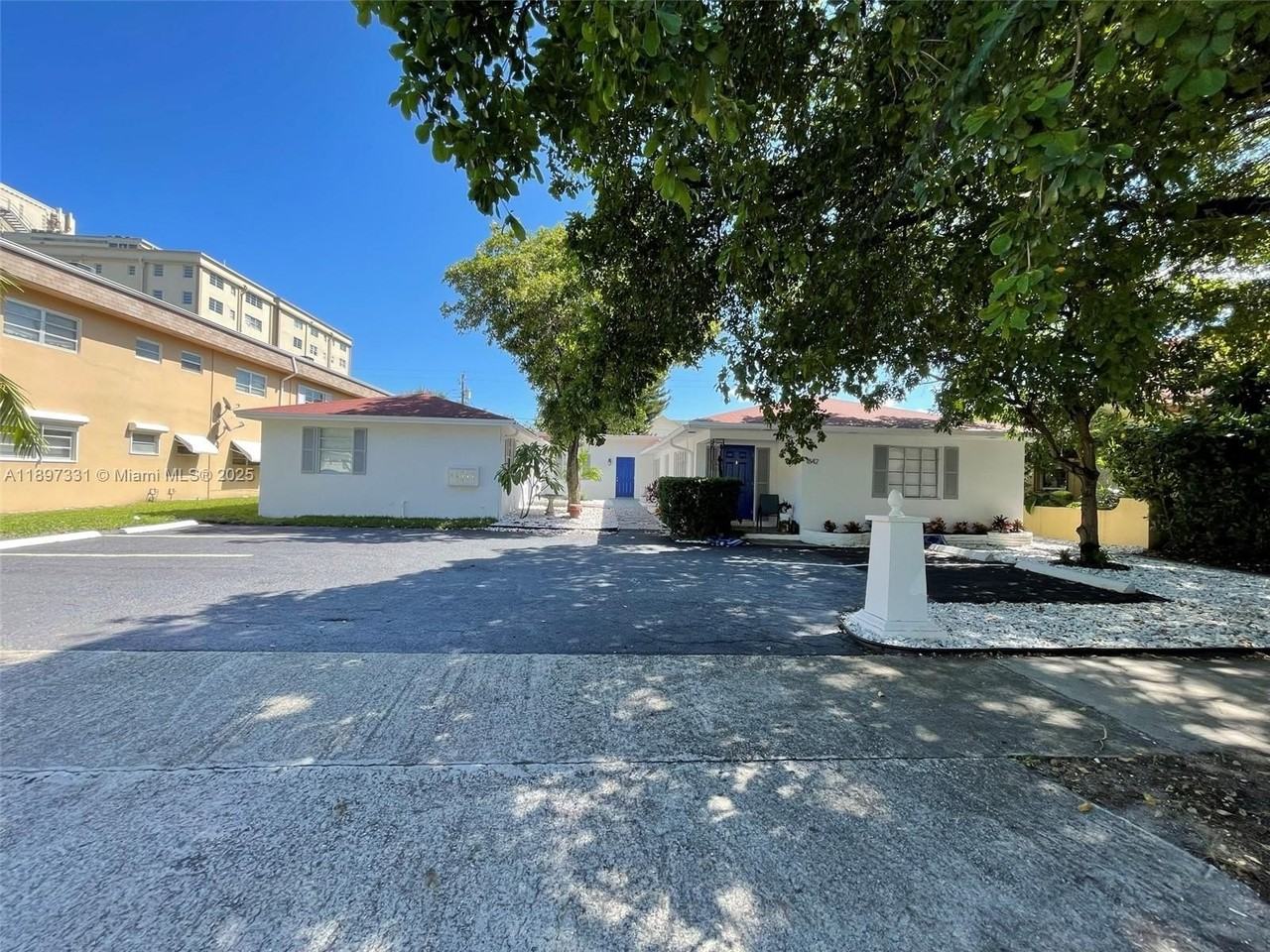 1842 Madison St #1 - Photo 3 of 28