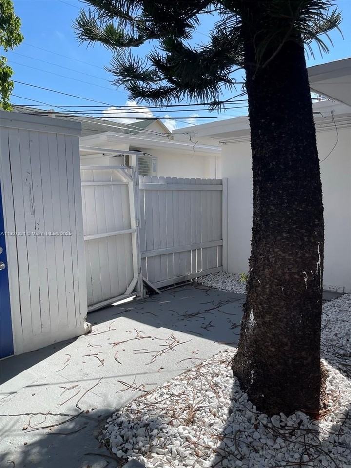 1842 Madison St #1 - Photo 7 of 28