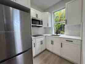 2425 Sw 6th St #5A - Photo 1 of 1