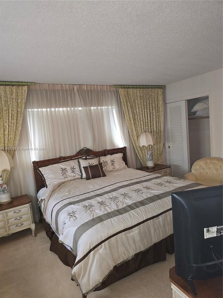 609 Ne 14th Ave #701 - Photo 7 of 14