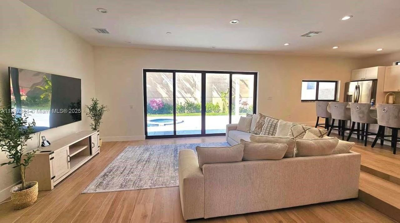 3409 Diane Dr - Photo 4 of 20