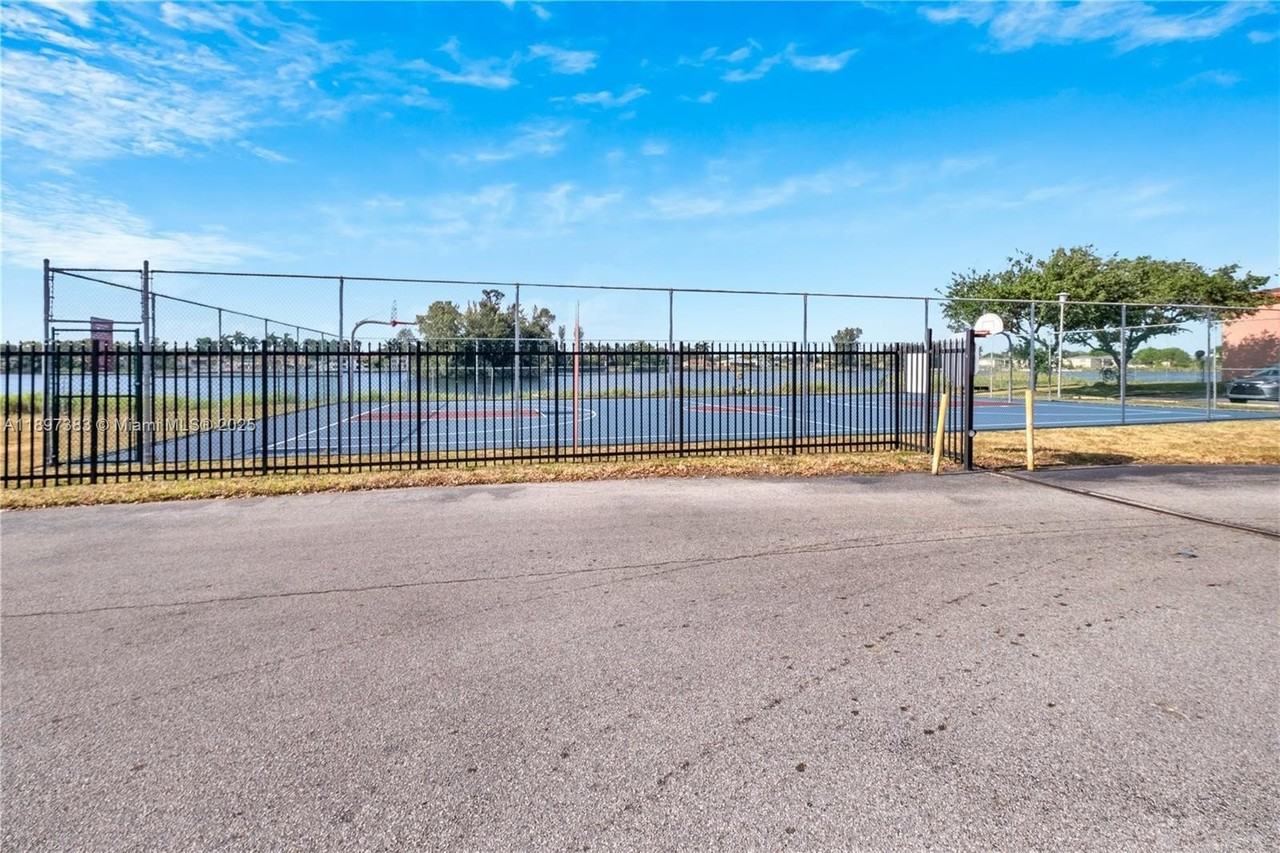 2020 Nw 119th St #1122 - Photo 4 of 25