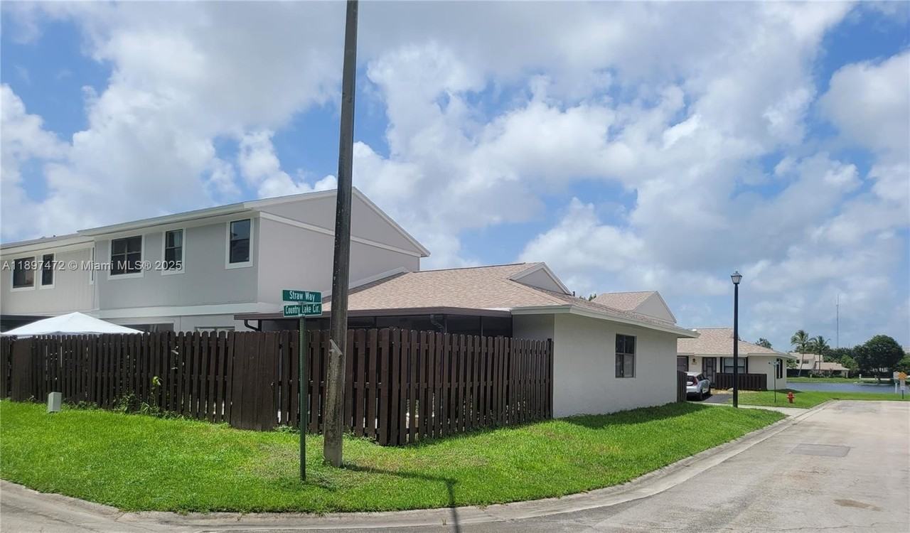 5318 5318 N Tennis Ln #5318 - Photo 2 of 32