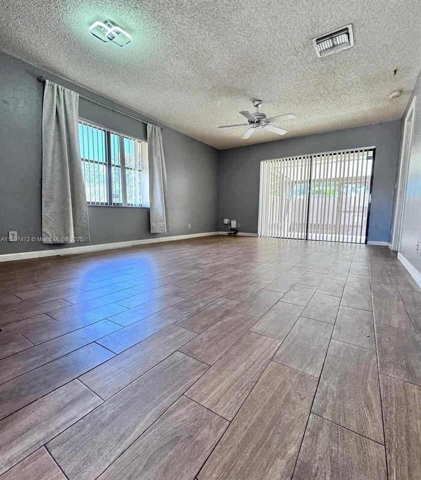 5318 5318 N Tennis Ln #5318 - Photo 4 of 32