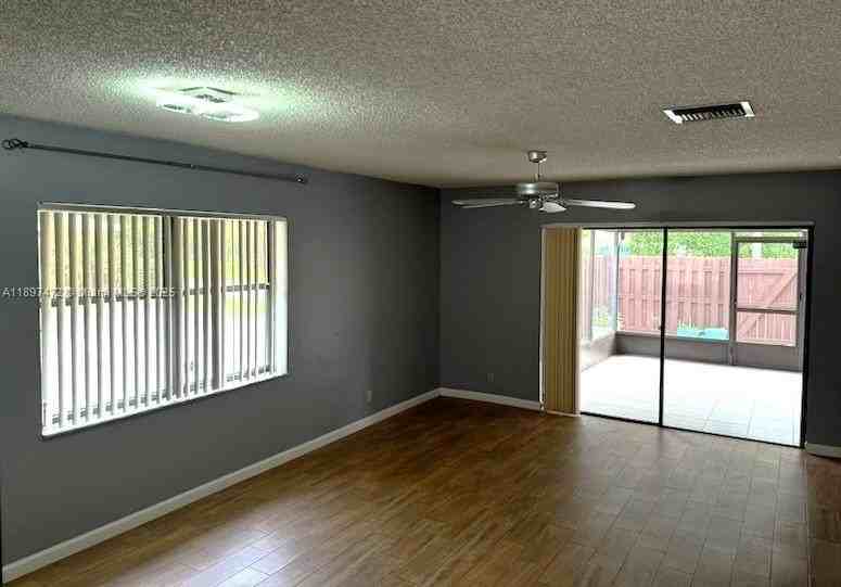 5318 5318 N Tennis Ln #5318 - Photo 5 of 32