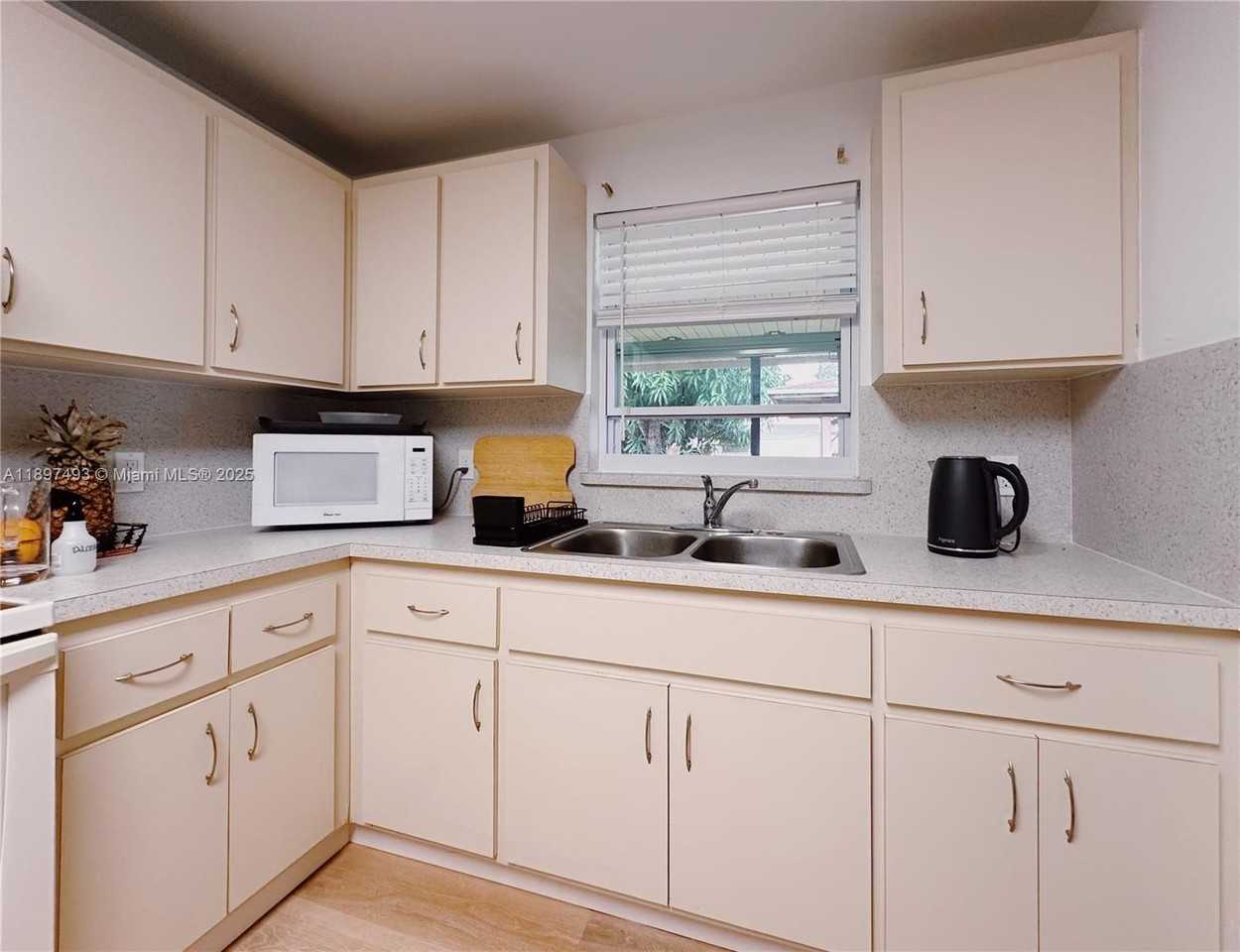 3051 Northwest 14th Street #1 - Photo 4 of 11