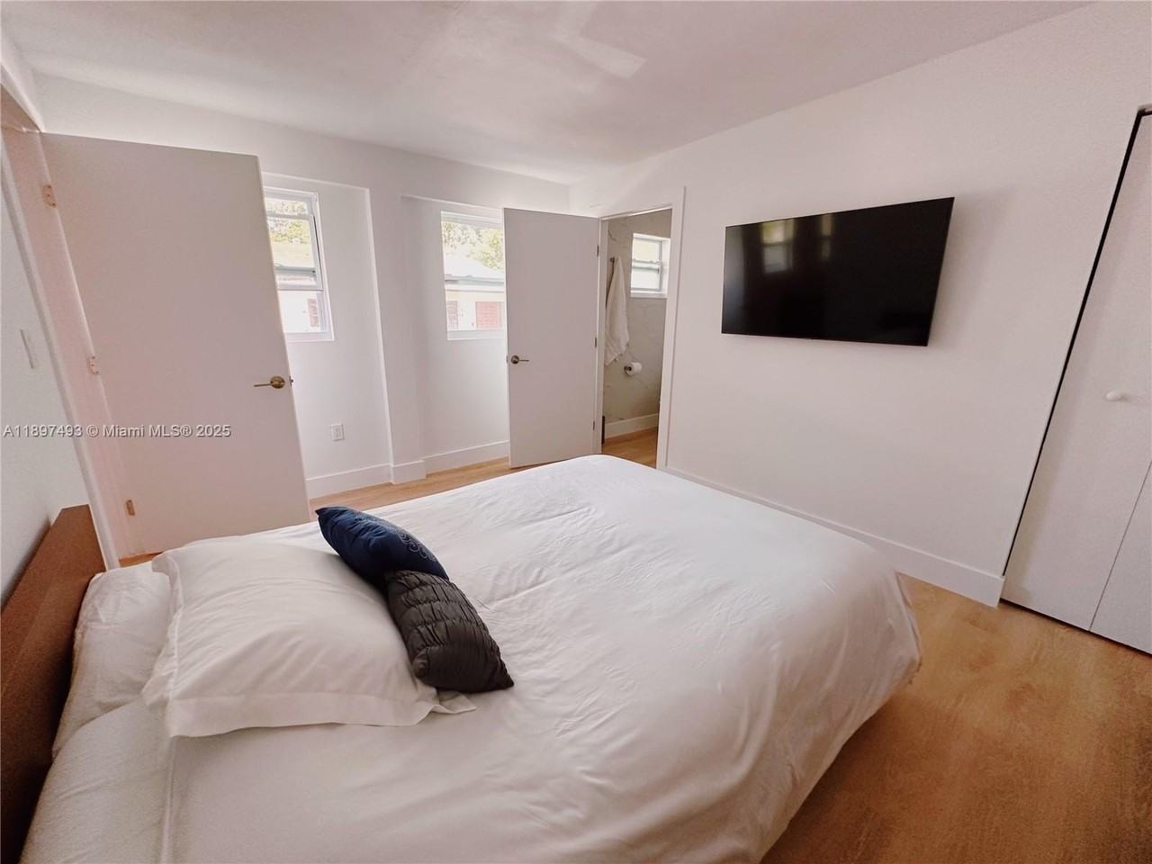 3051 Northwest 14th Street #1 - Photo 5 of 11