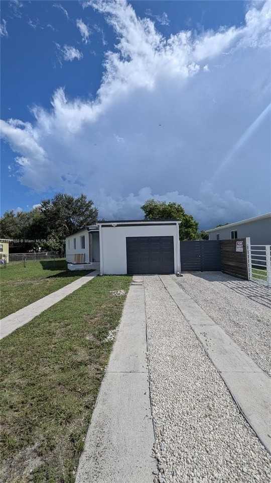 340 Nw 132nd St - Photo 2 of 16