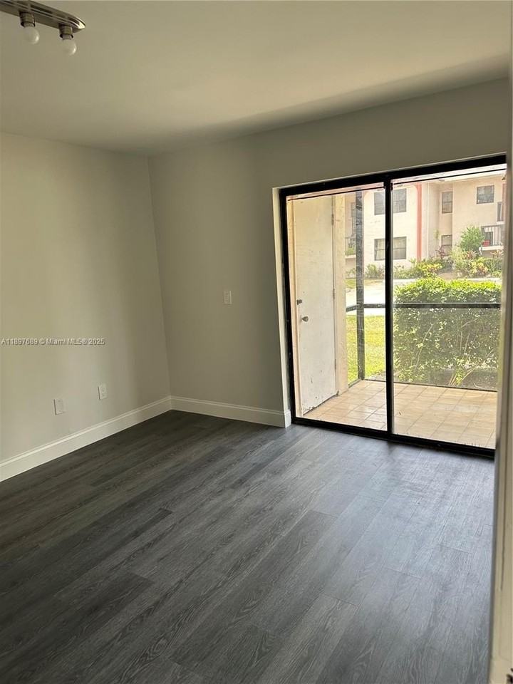 855 Northeast 209th Street #103-34 - Photo 4 of 38