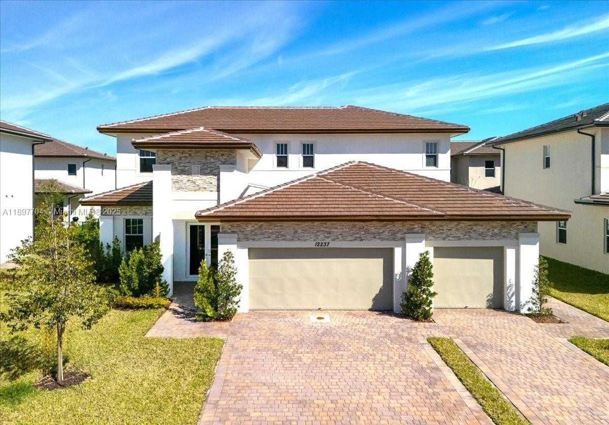 12237 Southwest 43rd Court - Photo 3 of 50