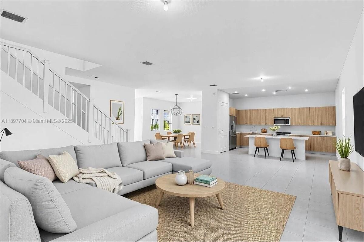 12237 Southwest 43rd Court - Photo 7 of 50