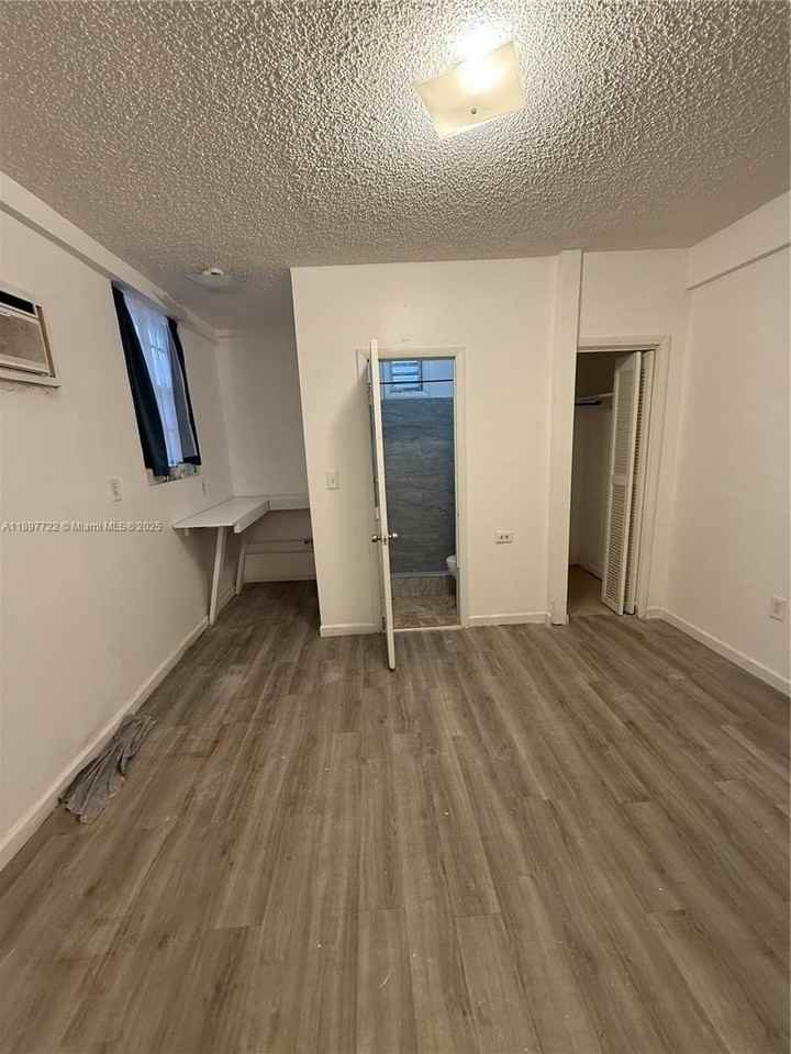 552 Northwest 1st Street #3 - Photo 4 of 6