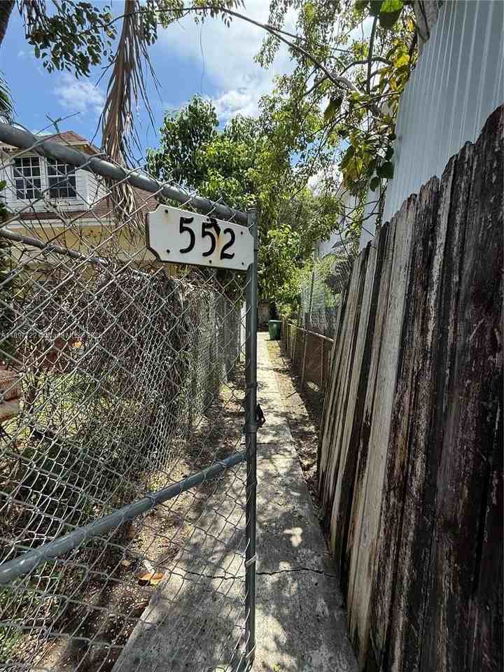 552 Northwest 1st Street #3 - Photo 6 of 6