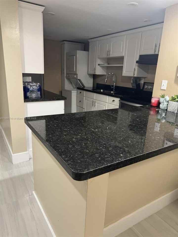 827 Ne 199th St #102 - Photo 4 of 6