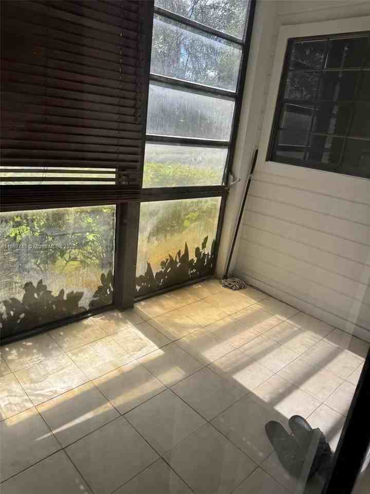 827 Ne 199th St #102 - Photo 5 of 6