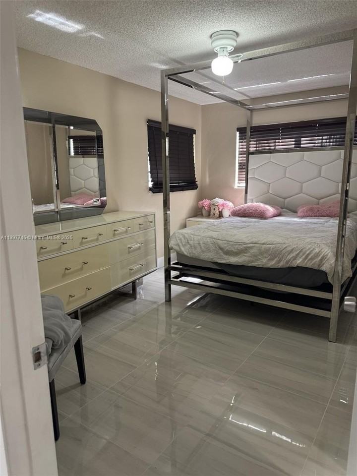 827 Ne 199th St #102 - Photo 6 of 6