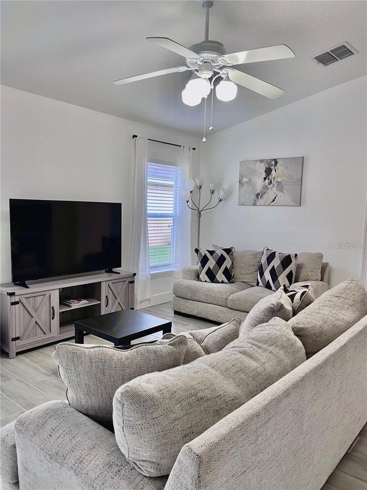 701 Sandy Ridge Dr - Photo 3 of 18