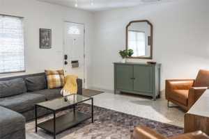 featured image of 725 S Wilson Ave