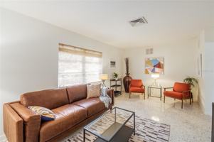 featured image of 723 S Wilson Ave