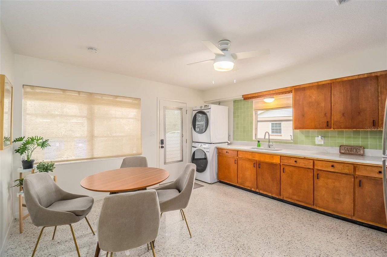 723 S Wilson Ave - Photo 4 of 10