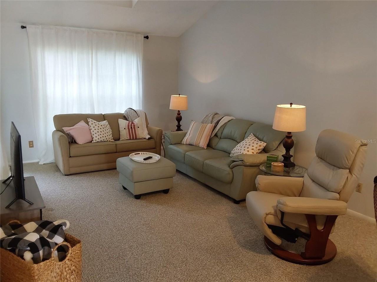 153 Sun Isle Cir - Photo 7 of 34