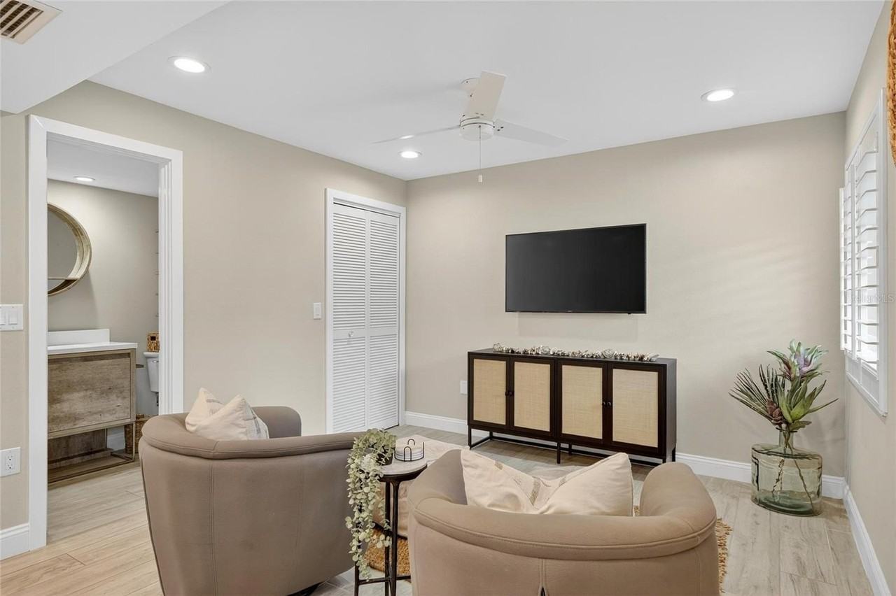 160 Marina Del Rey Ct - Photo 7 of 50