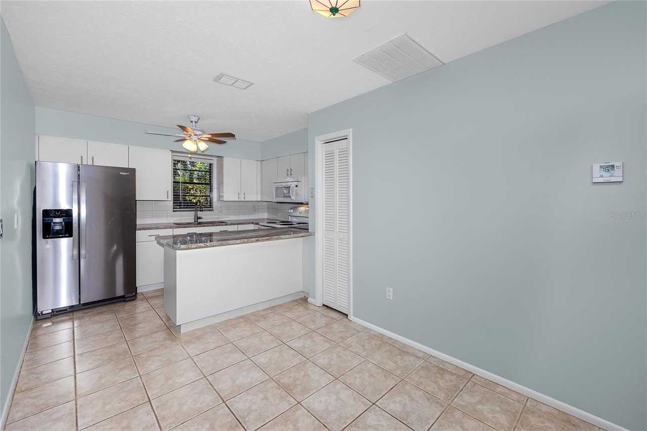 1303 S Moody Ave #B - Photo 7 of 37