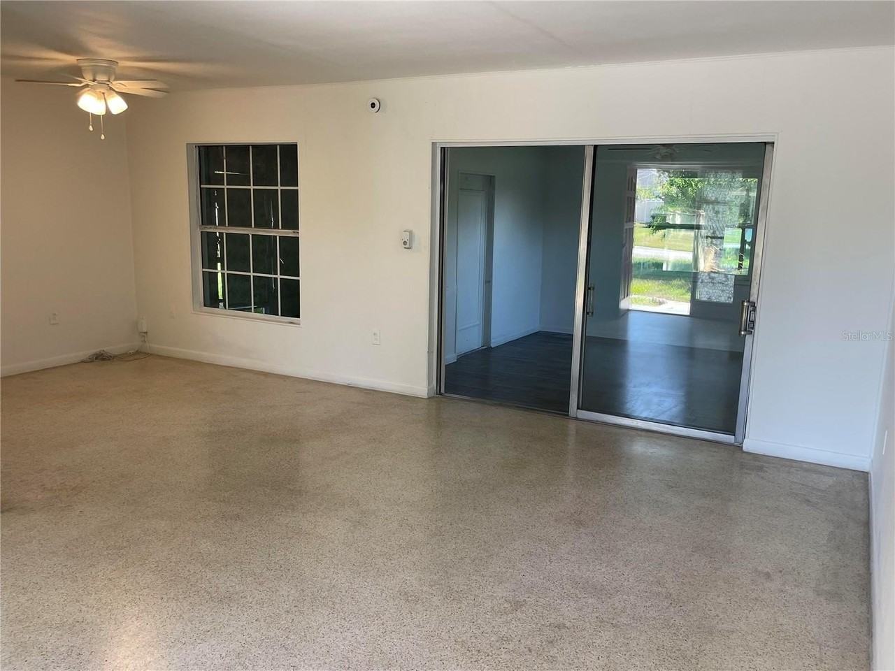 3076 Grand View Avenue - Photo 3 of 15