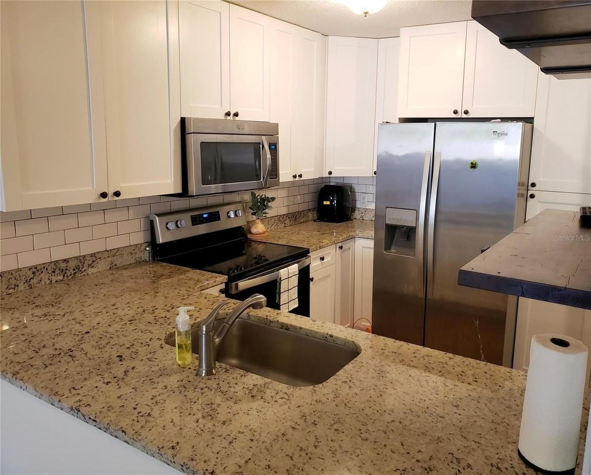 15215 Amberly Dr #208 - Photo 4 of 20