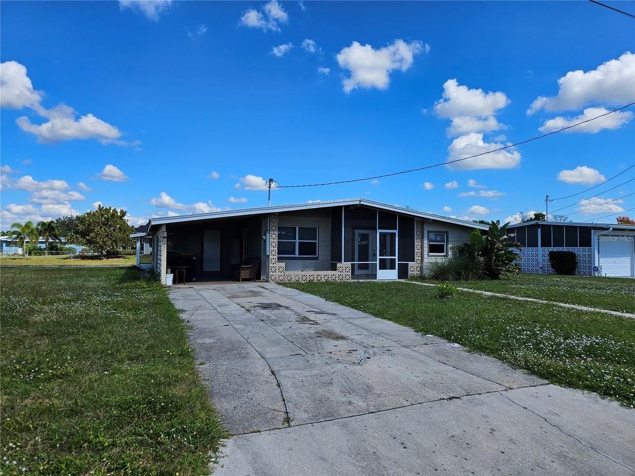 125 Poinsettia Cir Ne - Photo 2 of 24