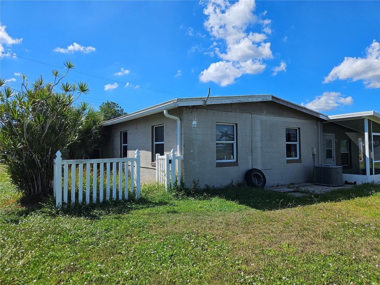 125 Poinsettia Cir Ne - Photo 4 of 24