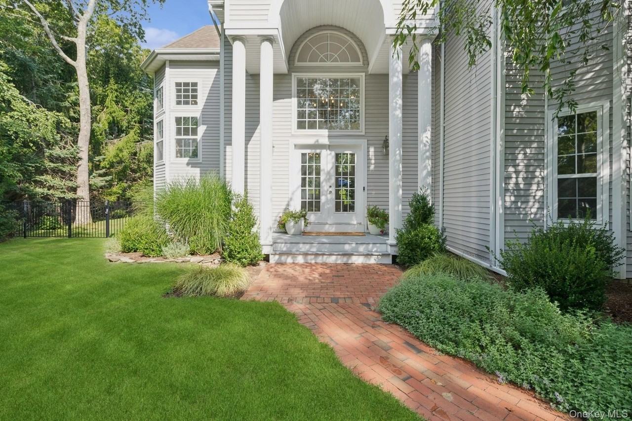 35 Hollow Ln - Photo 2 of 34