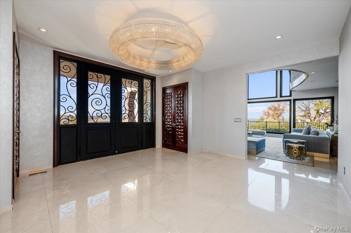 25 Edgewater Ln - Photo 3 of 32