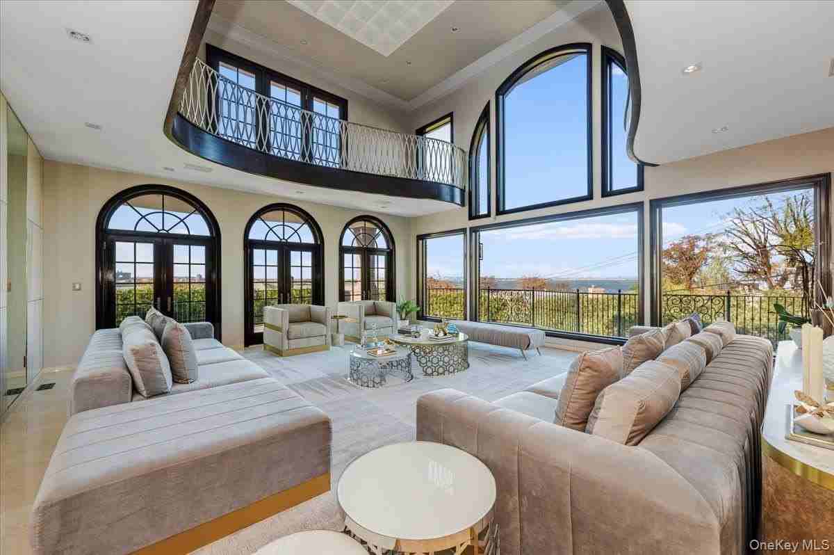 25 Edgewater Ln - Photo 4 of 32