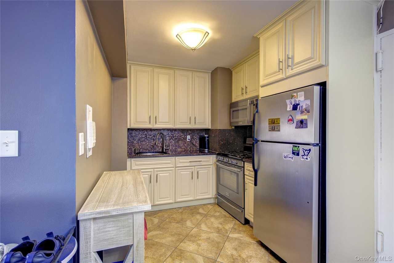 370 W Broadway #4K - Photo 6 of 26