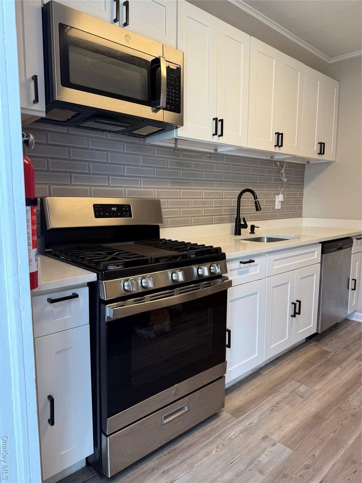 437 Locust St #1 - Photo 3 of 10