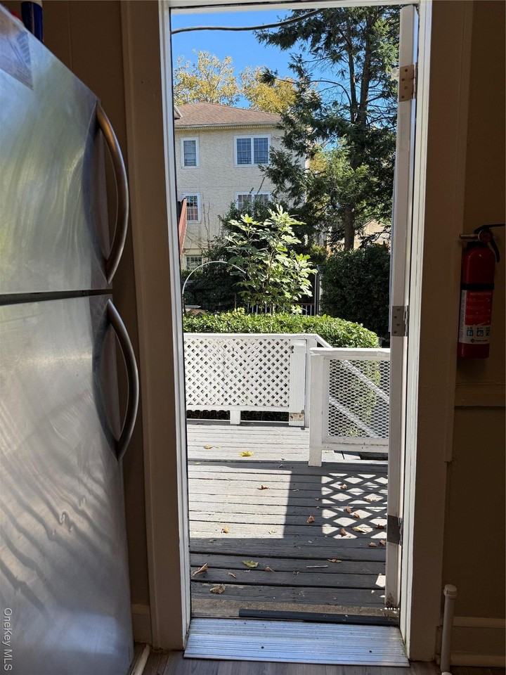 437 Locust St #1 - Photo 4 of 10